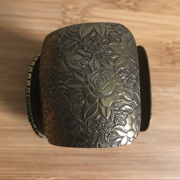 Liz Palacios Crystal Cuff Bracelets - Picture 3 of 7